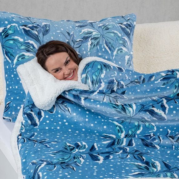 Pohladí, obejme, zahřeje